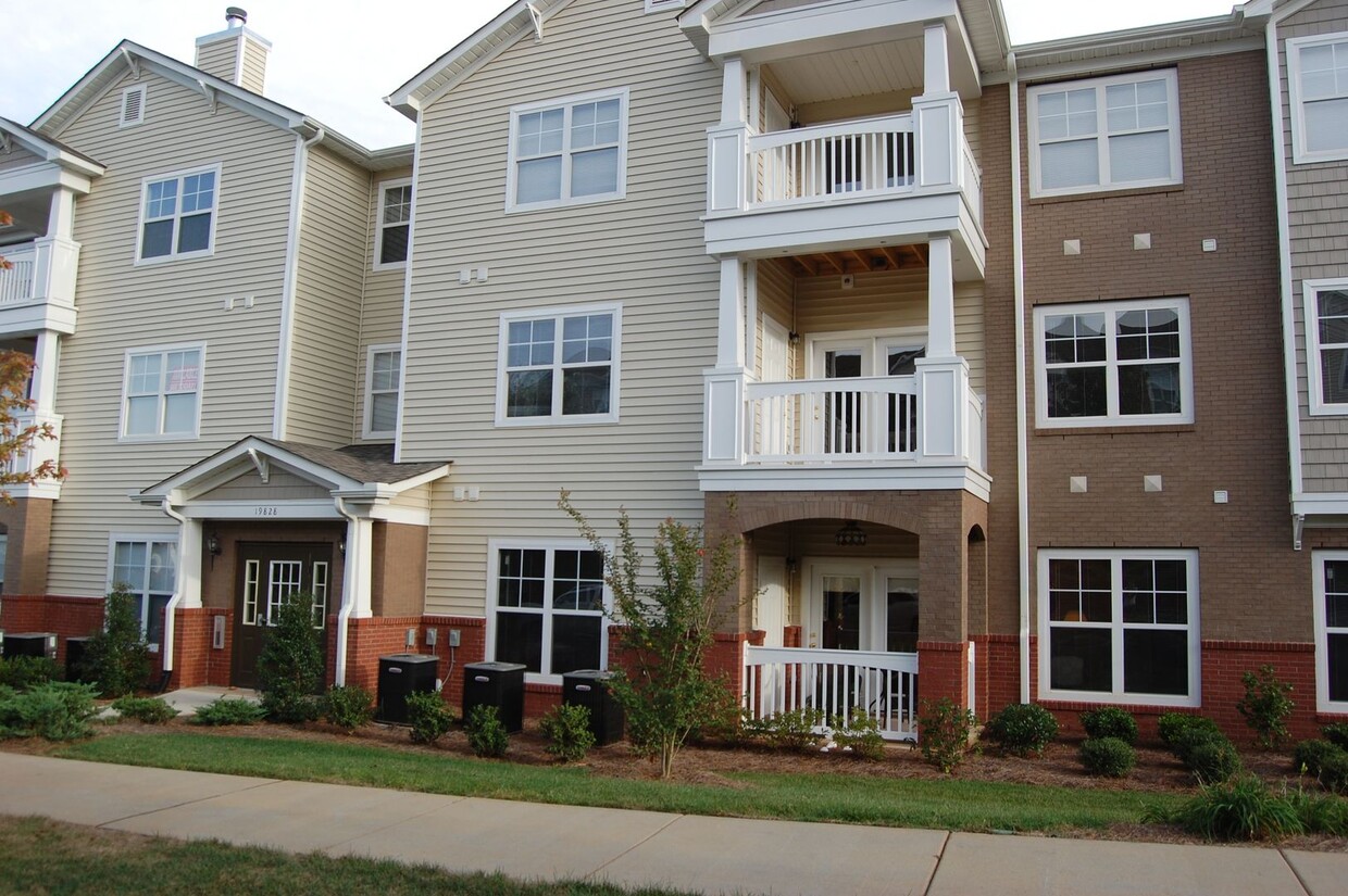 Foto principal - 2BD/2BATH Condo One Level in Cornelius Com...