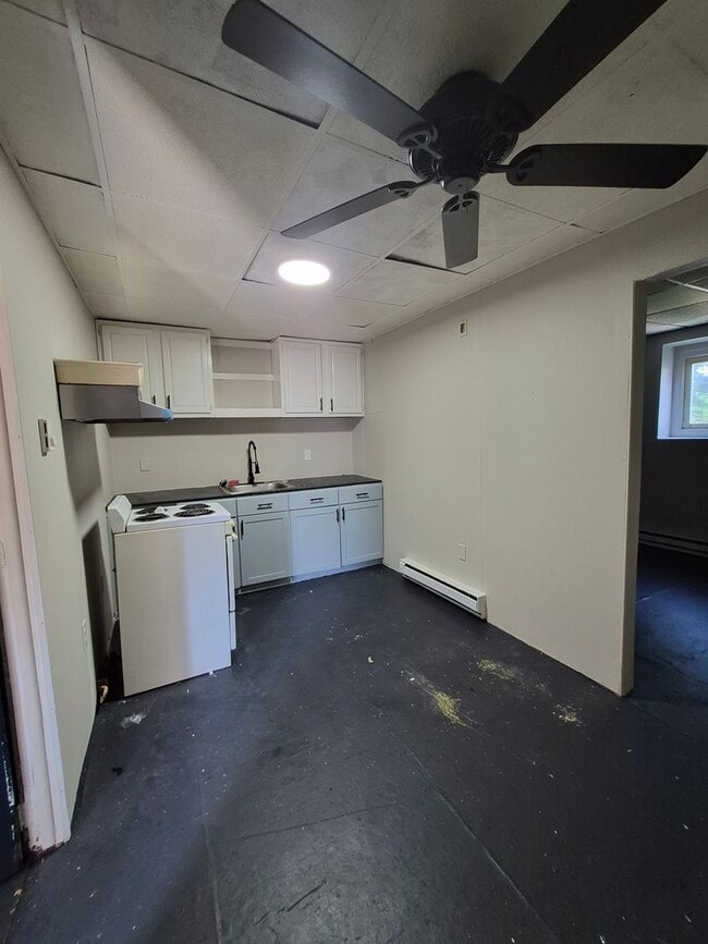 Building Photo - 250 S Poplar St