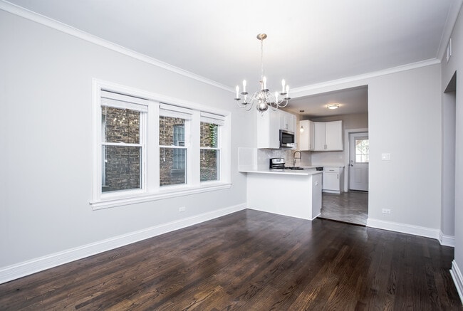 Building Photo - 2648 W Lunt Ave