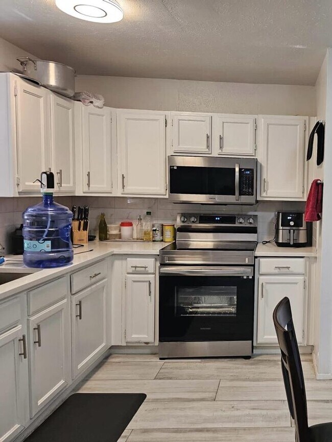 Building Photo - An Affordable and Beautiful Home