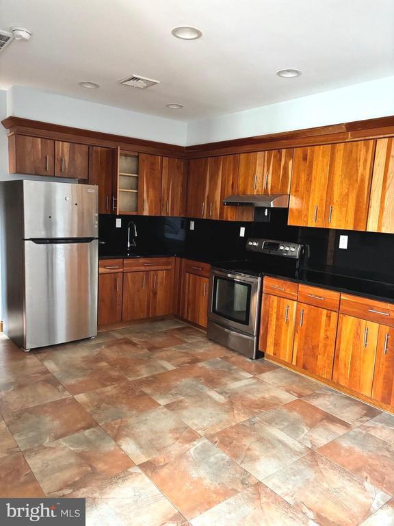Foto del edificio - 1338 W Girard Ave