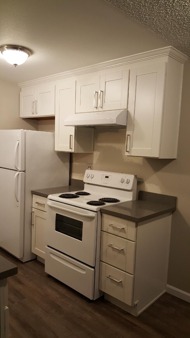 Photo - Cedarcrest Apart - 3 Apartment