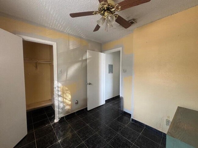 Foto del edificio - 1415 Quail Creek Rd