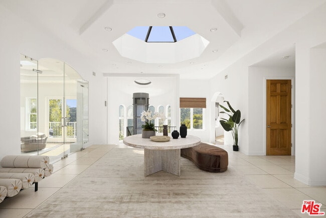 Foto del edificio - 1939 Stradella Rd