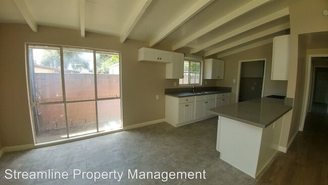 Building Photo - 1611 E 6th St