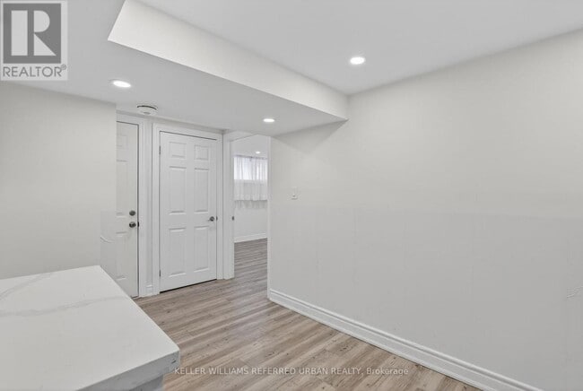 Building Photo - 105 Martin St