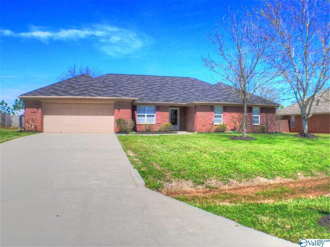 Primary Photo - 154 Oakcrest Rd