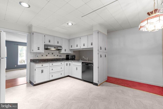 Building Photo - 3100 Edgewood Rd