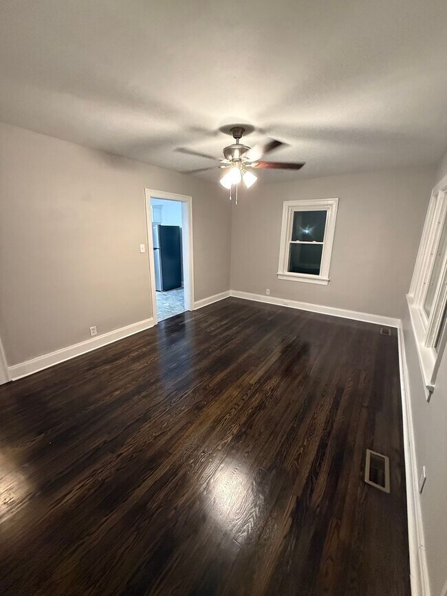 Foto del edificio - 2 Bedroom 1 Bath Home For Rent Near Madison Street!