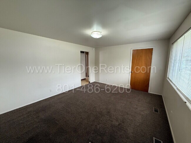 Building Photo - NO DEPOSIT option available for qualified ...
