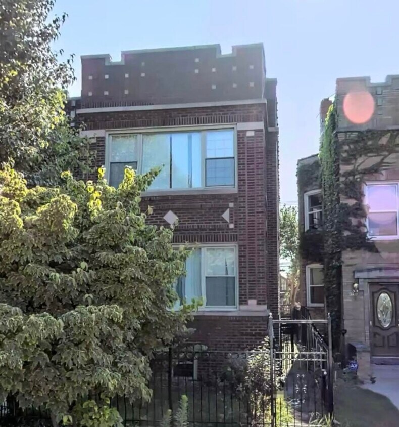 Foto principal - 6733 N Artesian Ave