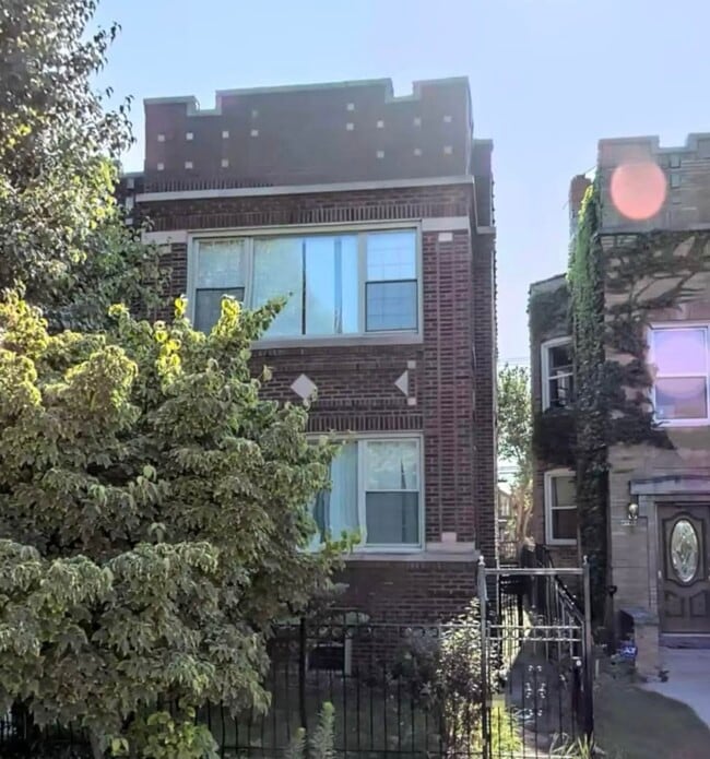 Building Photo - 6733 N Artesian Ave