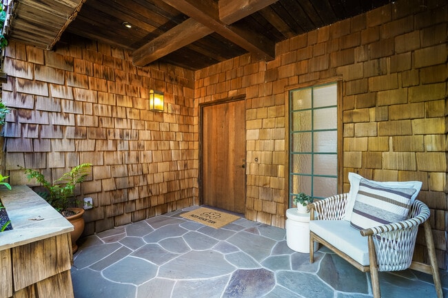 Foto del edificio - 1 Rimrock Rd