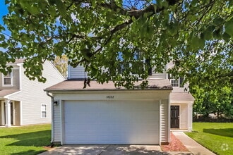 Building Photo - 10222 Green Hedge Ave