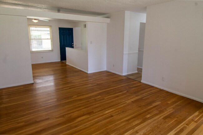 Foto del edificio - 3 bedroom 2 bathroom Ranch