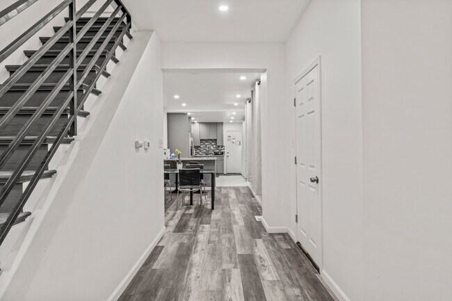 Building Photo - 1828 E Orleans St