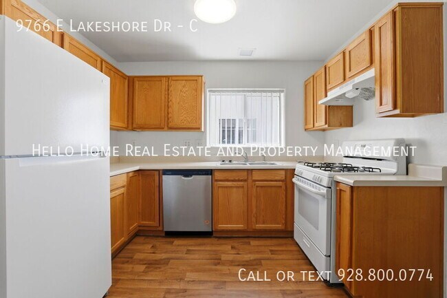 Foto del edificio - 9766 E Lakeshore Dr