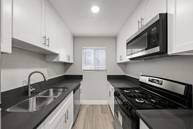 Foto del edificio - 11500 Colima Rd