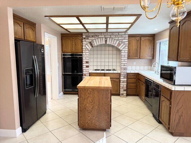 Building Photo - Perfect Shape Pleasanton Single Family Hom...