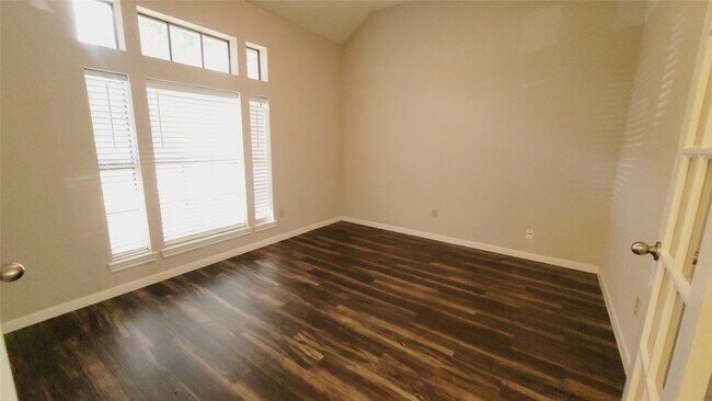 Foto del edificio - 16314 Rainbow Lake Rd