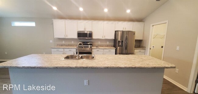 Building Photo - 4 br, 2 bath House - 637 Vittorio Dr