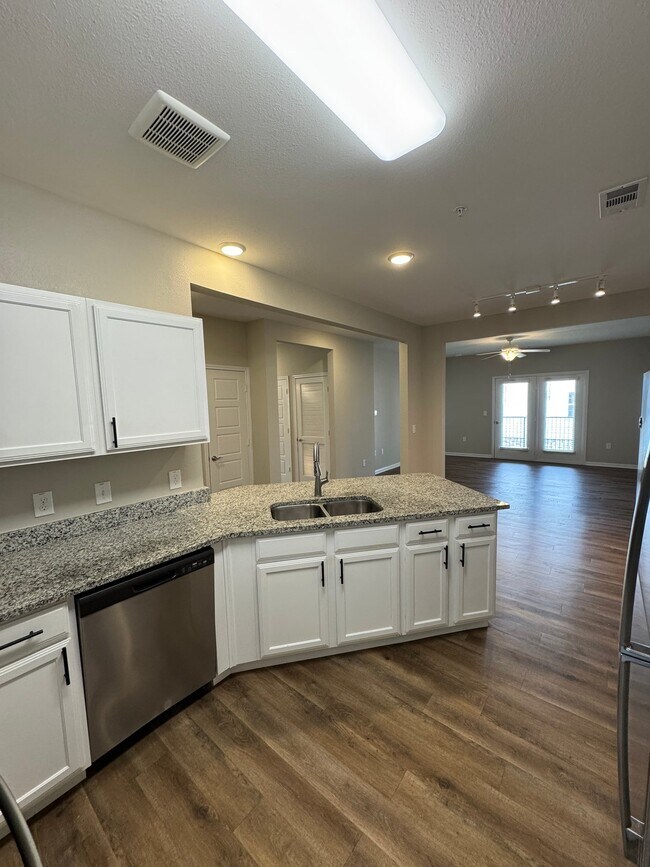 Building Photo - 450 Houston Ridge Dr