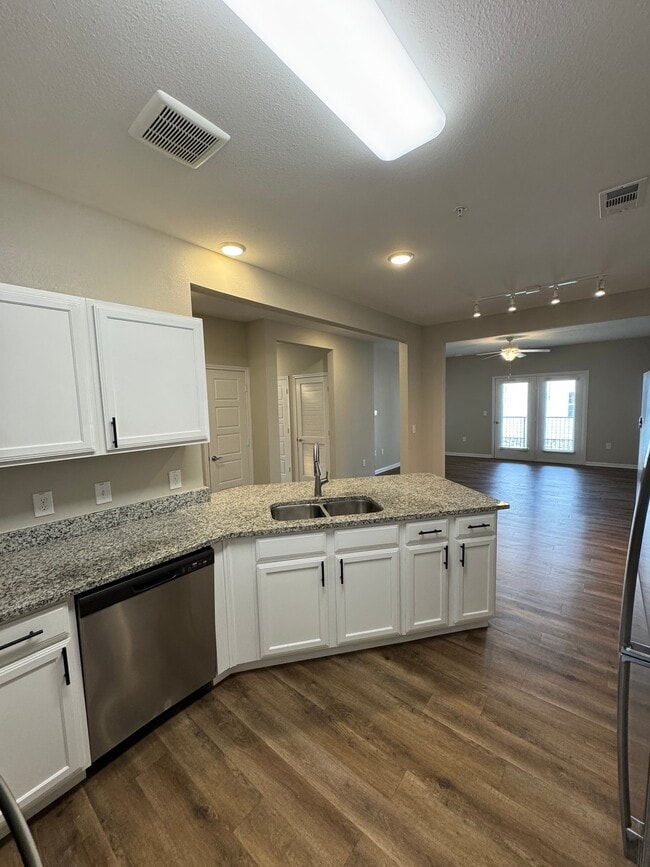 Building Photo - 450 Houston Ridge Dr