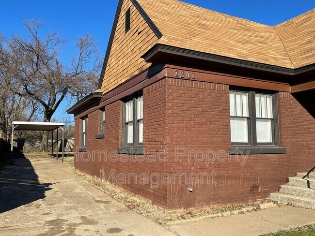 Building Photo - 2301 N Kelham Ave