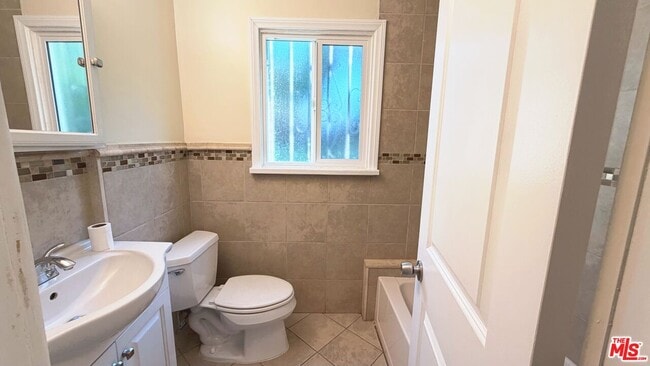 Building Photo - 626 E Fairview Blvd