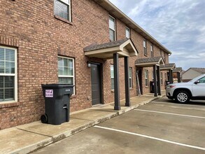 Building Photo - 1708 Manning Dr
