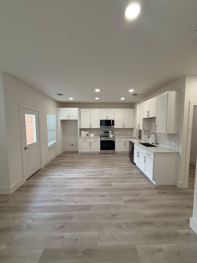 Building Photo - 144 Pinkie Holmes Dr