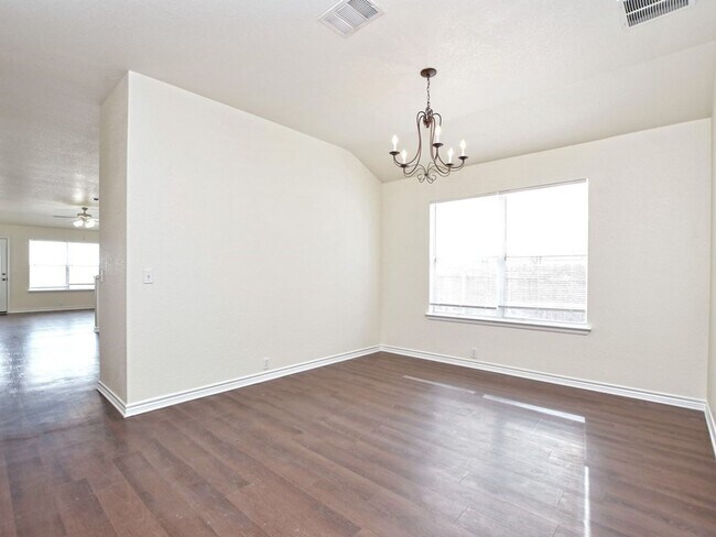 Foto del edificio - Beautiful 4 Bedroom / 2 Bath Home in Eagle’s Landing Subdivision