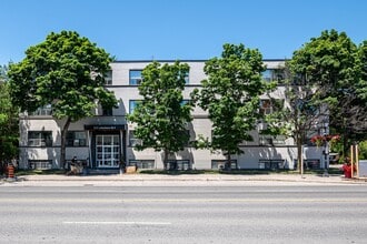 Building Photo - 212 Lakeshore Road East