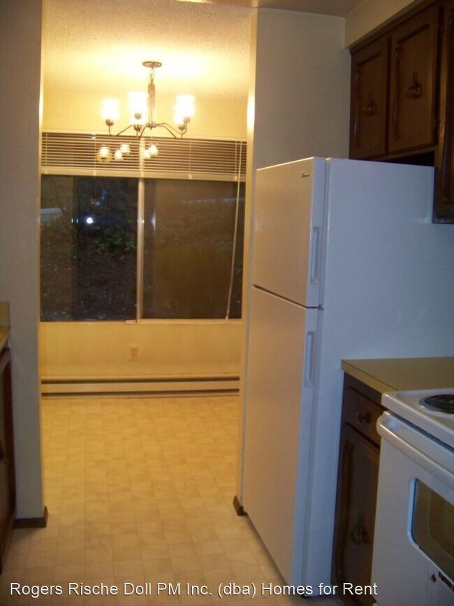 Building Photo - 112 E Henni Rd