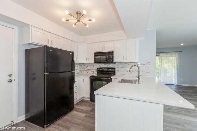 Building Photo - 9837 Treetop Dr