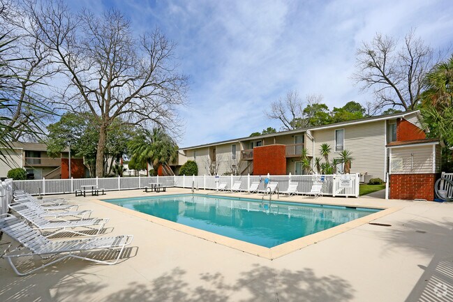 Foto del edificio - Castlewood Apartments
