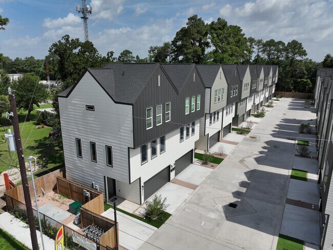 Exterior 3D - Creekmont at Garden Oaks