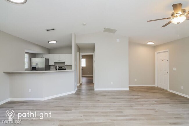 Foto del edificio - 3 br, 2 bath House - 4498 Jaslo Avenue UNIT