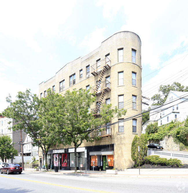 Foto principal - 146-152 Mclean Ave