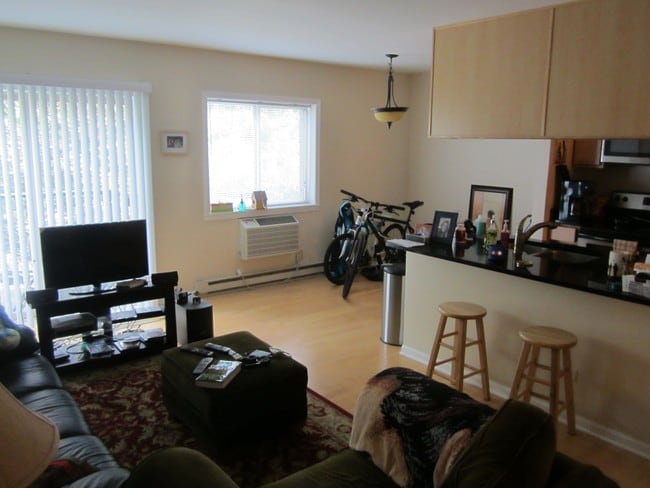 Building Photo - 709 Strom Dr