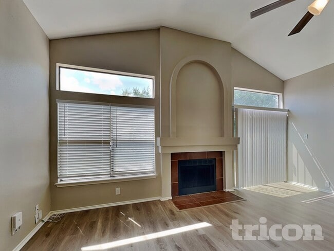 Foto del edificio - 10218 Basin Field Dr