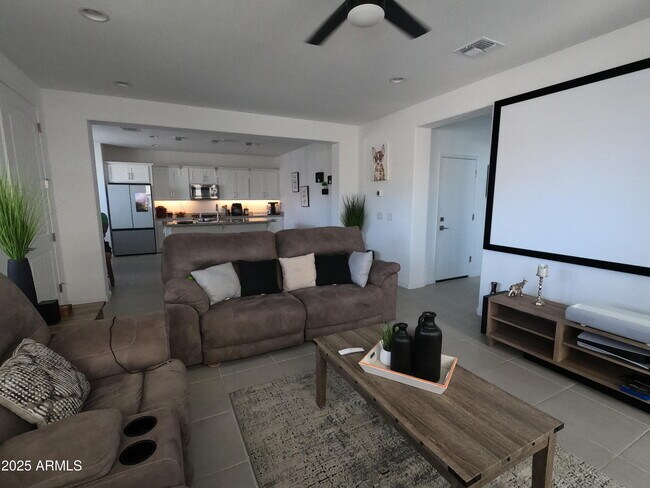 Foto del edificio - 3820 N 100th Dr
