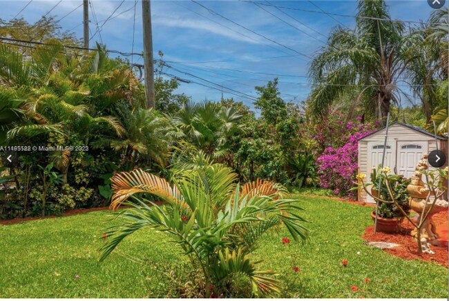 Foto del edificio - 3616 SW 14th St
