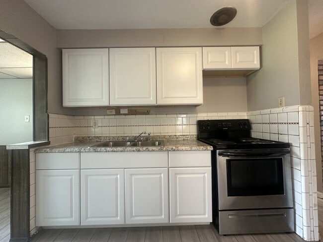 Building Photo - 1426 Comet Dr