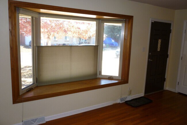Building Photo - Beautiful Lakewood Home ready for move in ...