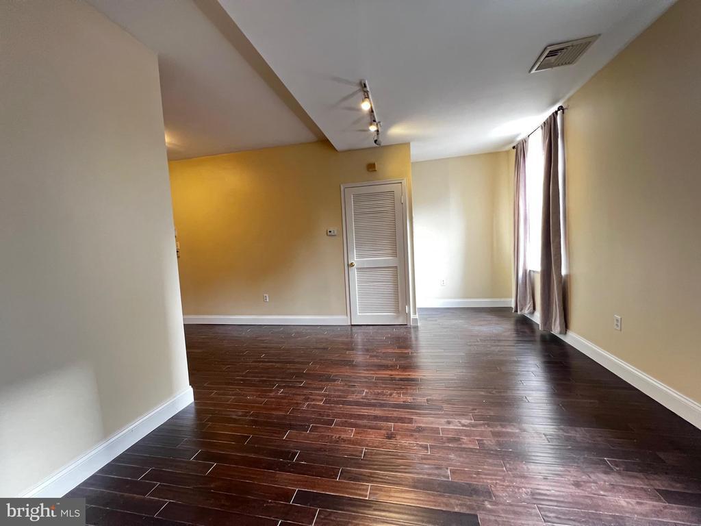 443 Fairmount Ave Unit D, Philadelphia, PA 19123 Room for Rent in