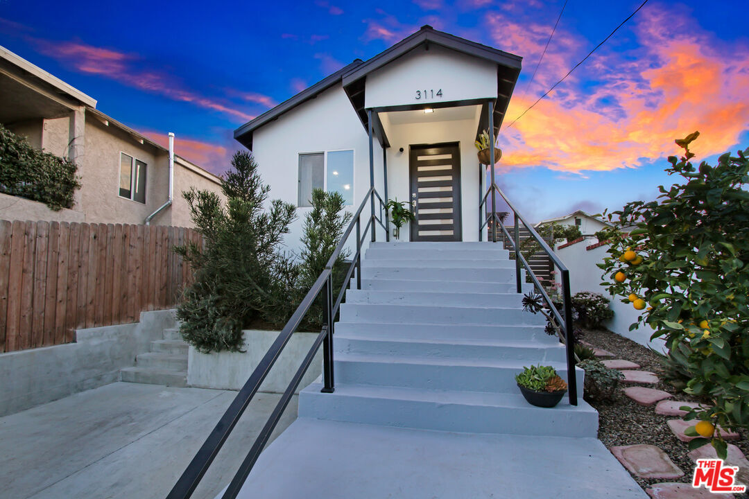 Primary Photo - 3114 Malabar St
