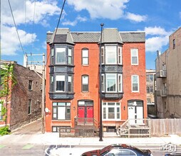 Building Photo - 115 S Paulina St