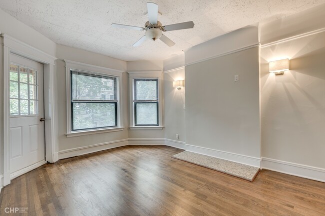 Building Photo - 852 W Lill Ave