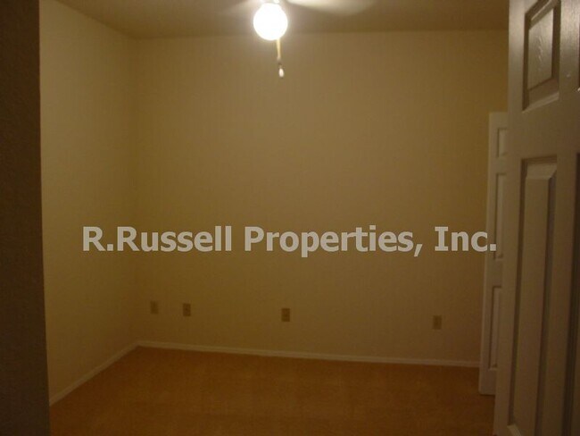 Building Photo - 832 Camargo Way